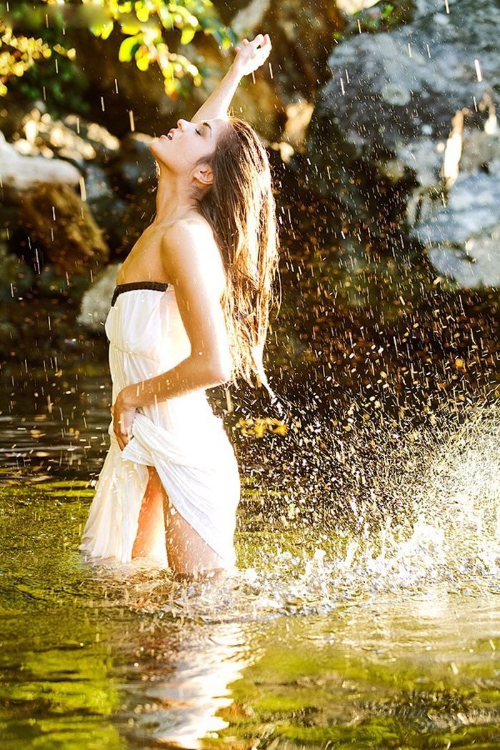 Marie Avgeropoulos in Accra