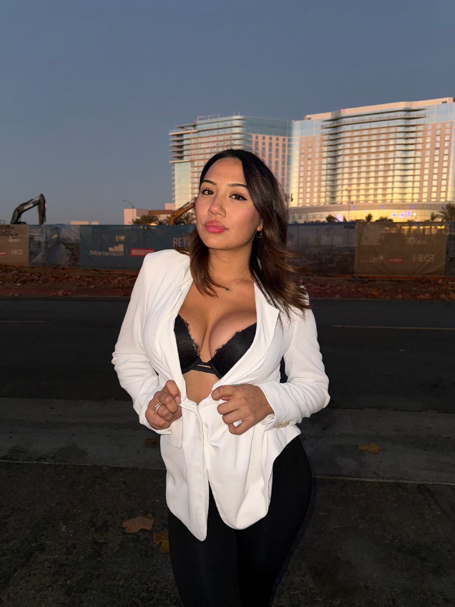 Take a pause and enjoy Ali Cruz — streaming from Accra