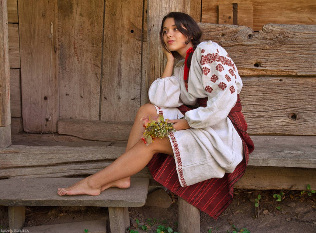 Fresh photos, fresh mood — Women in Slavic costumes online in Accra